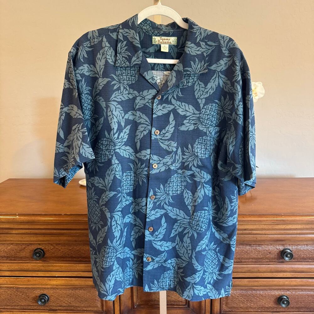 Vintage Tommy Bahama 100% Silk Pineapple Hawaiian Camp Shirt M